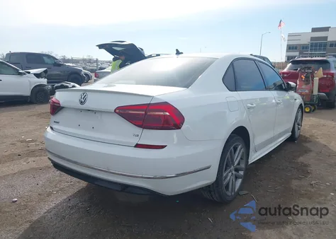 2018 Volkswagen Passat 2.0T R-Line/2.0T S z USA, uszkodzony, nr VIN 1VWAA7A34JC018629
